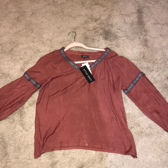 Long sleeve top a detail - Picture 4 of 4